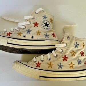 Converse High top chuck Taylor flower print size 5